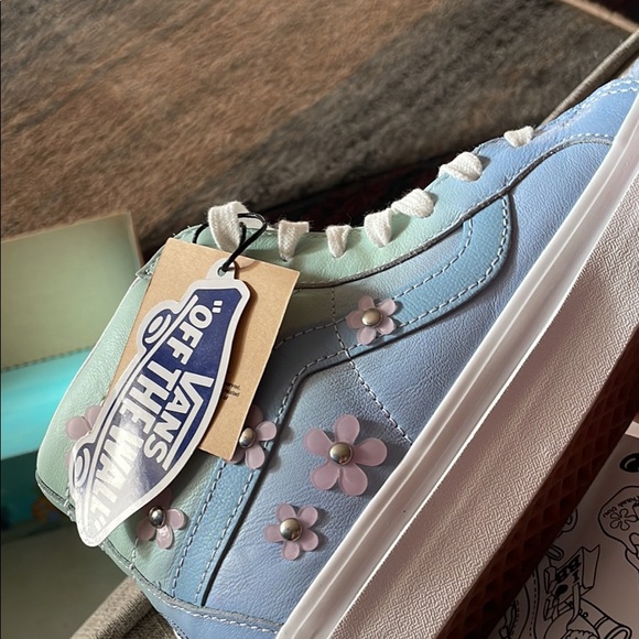 Sandy cheeks vans - Picture 4 of 5